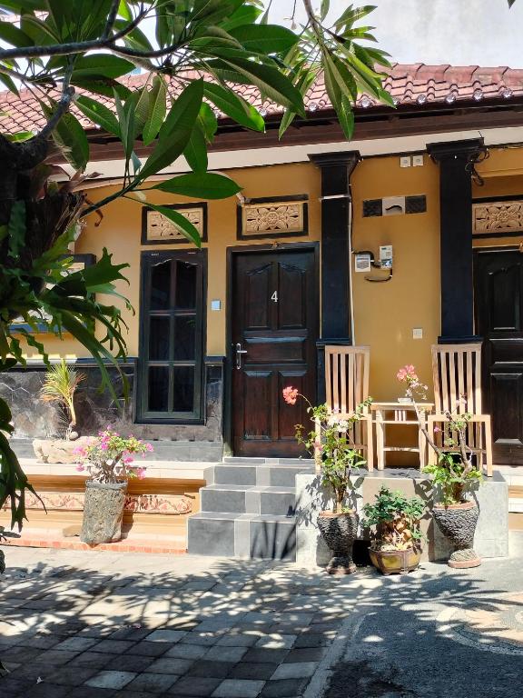 Tirtasuci House photo