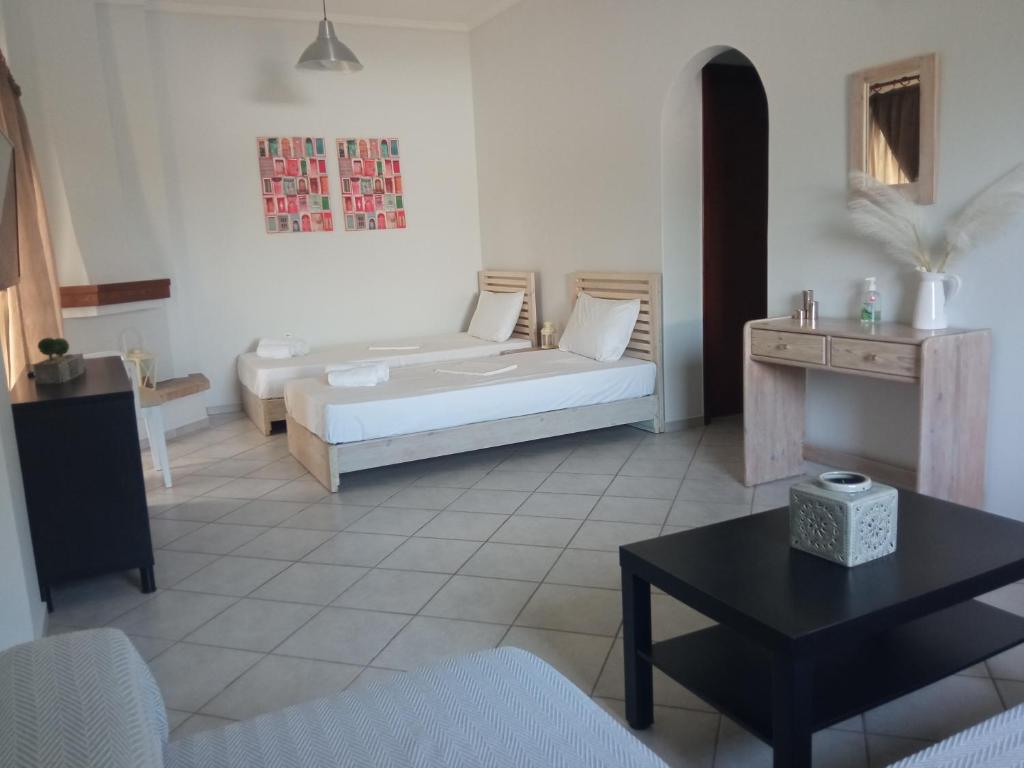 Posteľ alebo postele v izbe v ubytovaní Sea Side House Kourouta