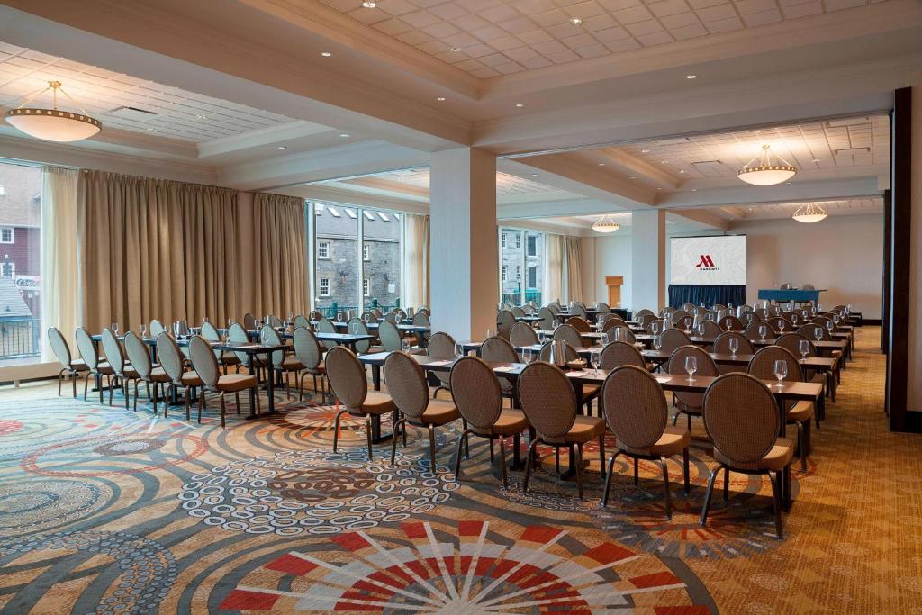 Restaurace v ubytování Halifax Marriott Harbourfront Hotel