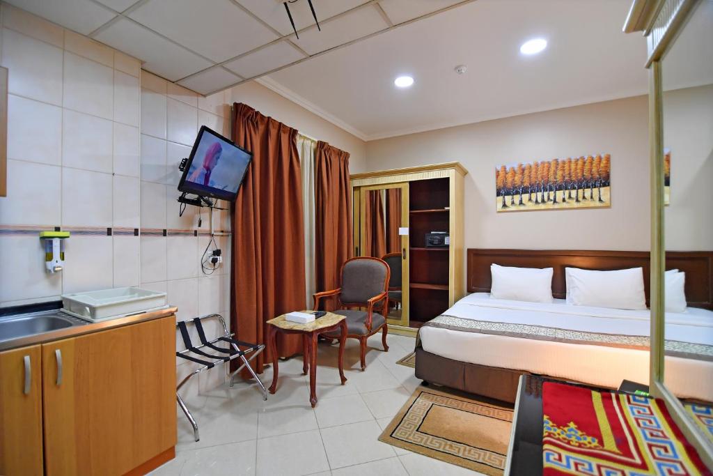 Postel nebo postele na pokoji v ubytování Emirates Stars Hotel Apartments Sharjah