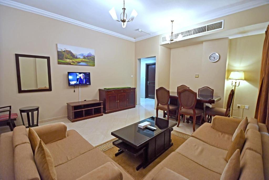 TV a/nebo společenská místnost v ubytování Emirates Stars Hotel Apartments Sharjah
