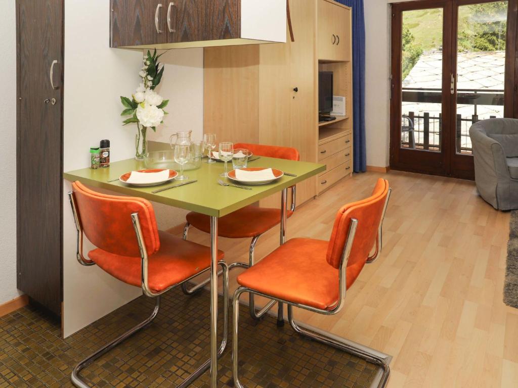 Posezení v ubytování Apartment Imperial-4 by Interhome