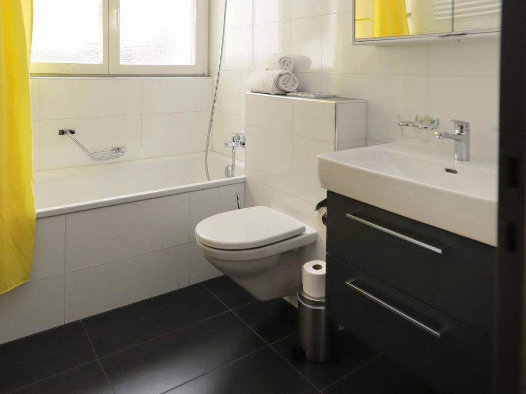 Koupelna v ubytování Apartment Matten - Utoring-13 by Interhome