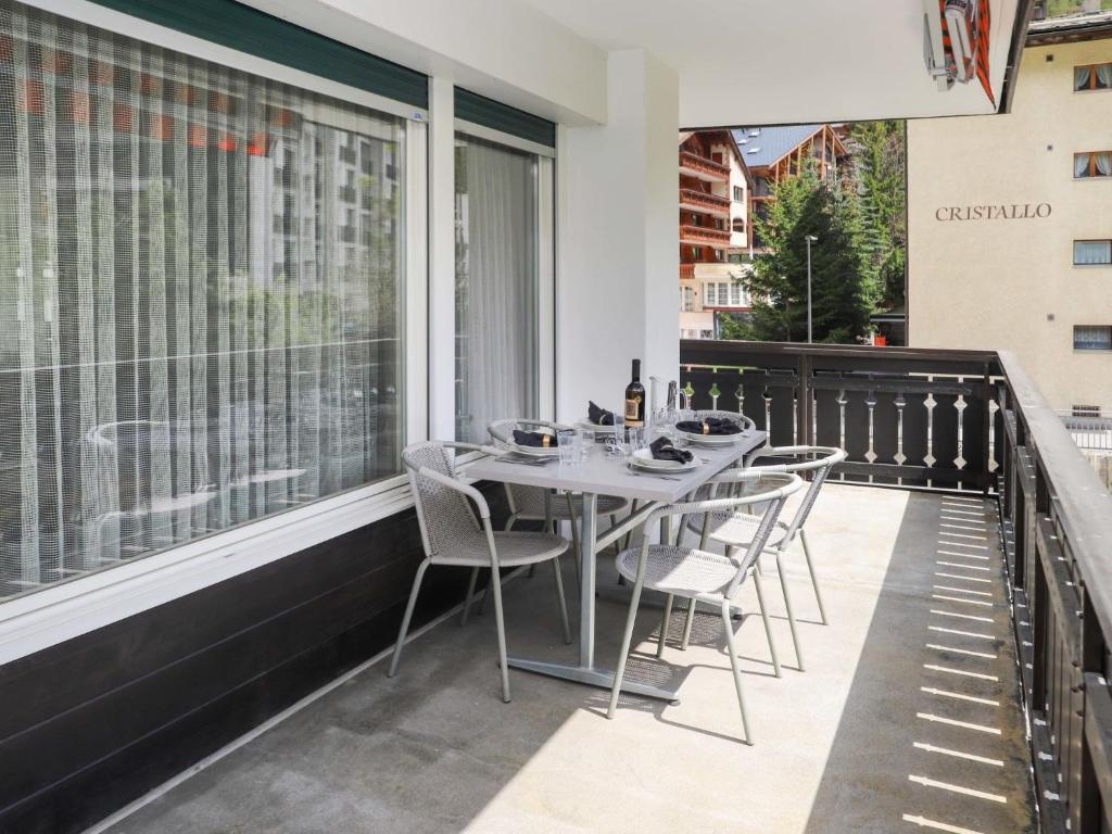 Balkón nebo terasa v ubytování Apartment Matten - Utoring-13 by Interhome
