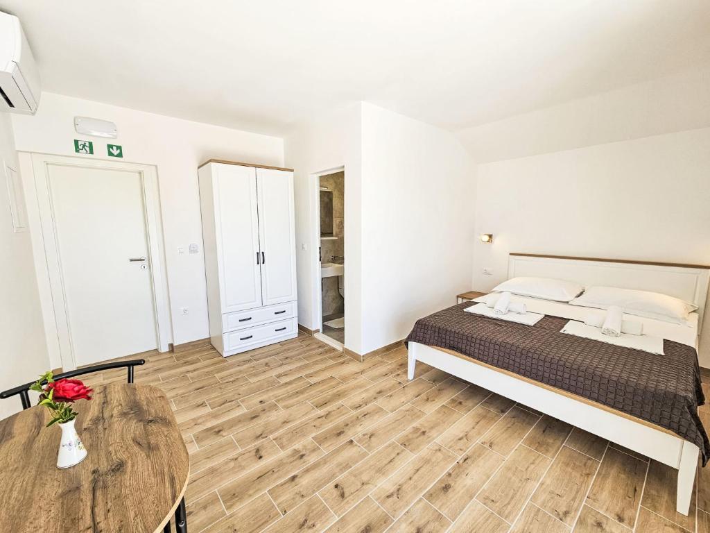 Posteľ alebo postele v izbe v ubytovaní Apartment Balota - Moreška-4 by Interhome