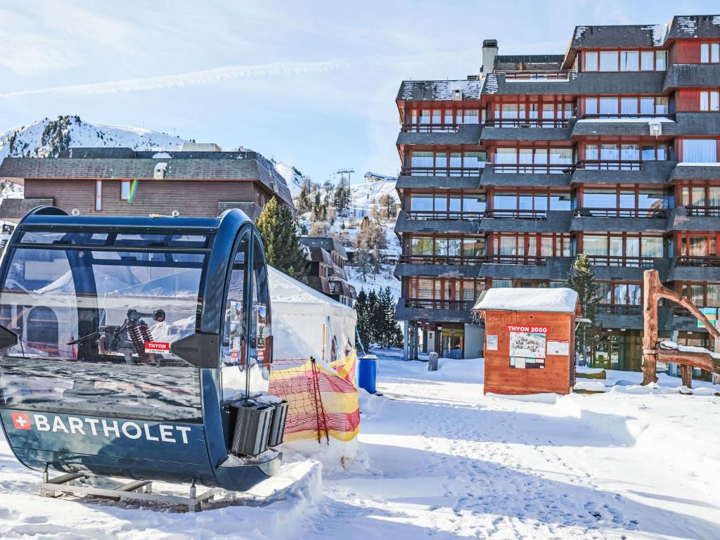 Το Apartment Résidence Velan-24 by Interhome τον χειμώνα