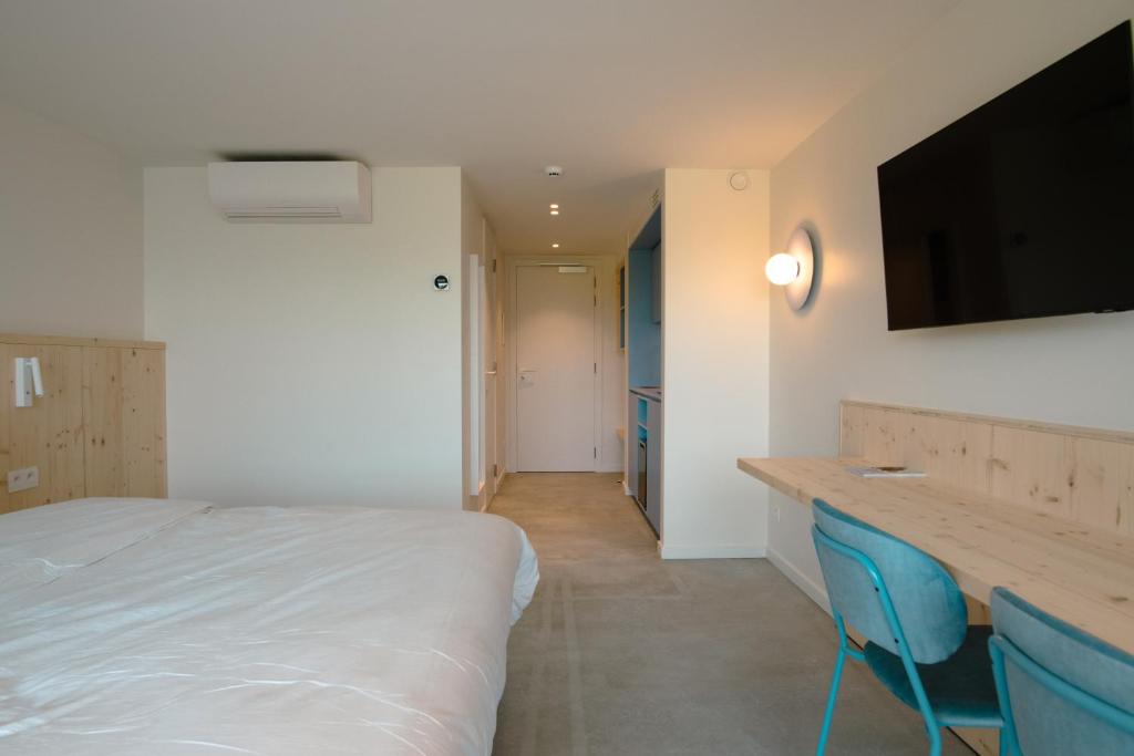 Postel nebo postele na pokoji v ubytování ZAELIG Hotel