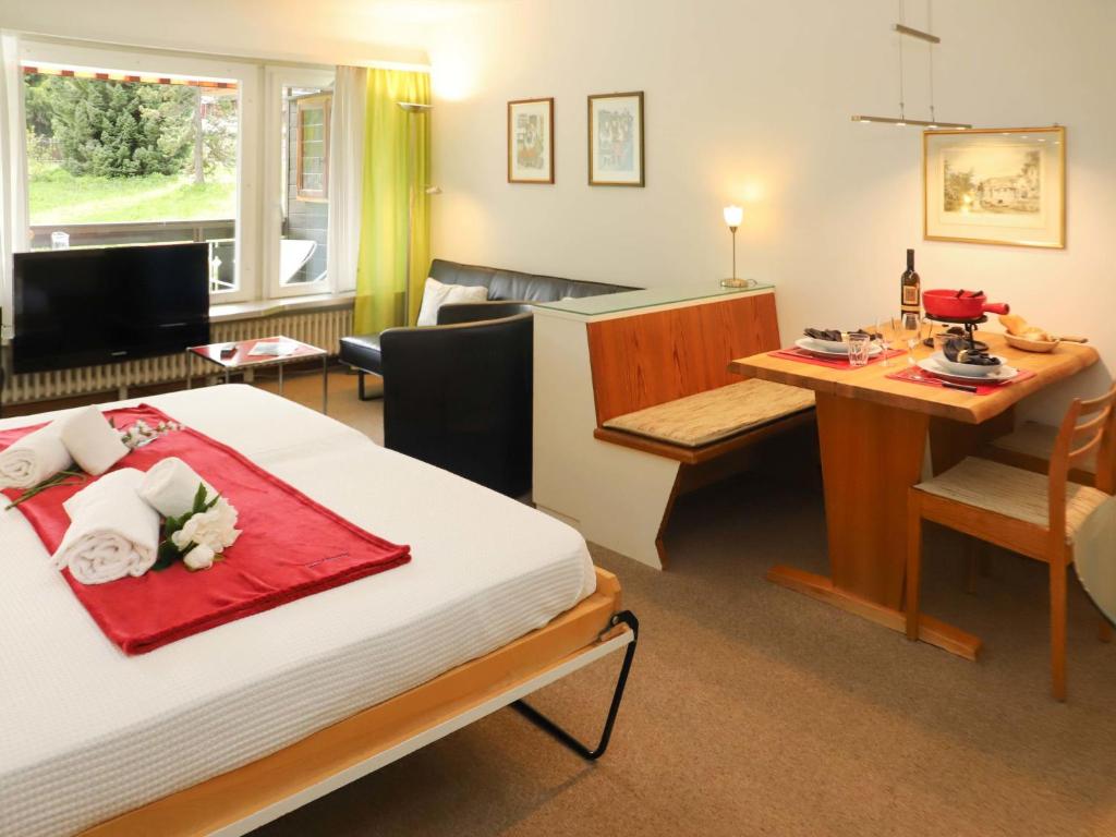 TV a/nebo společenská místnost v ubytování Apartment Matten - Utoring-12 by Interhome