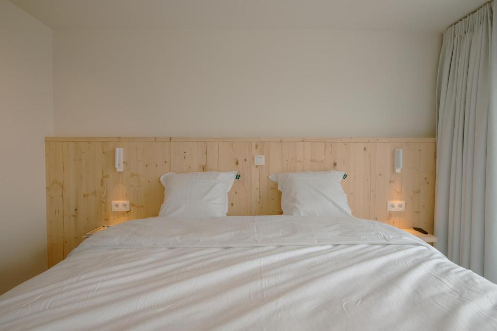 Postel nebo postele na pokoji v ubytování ZAELIG Hotel