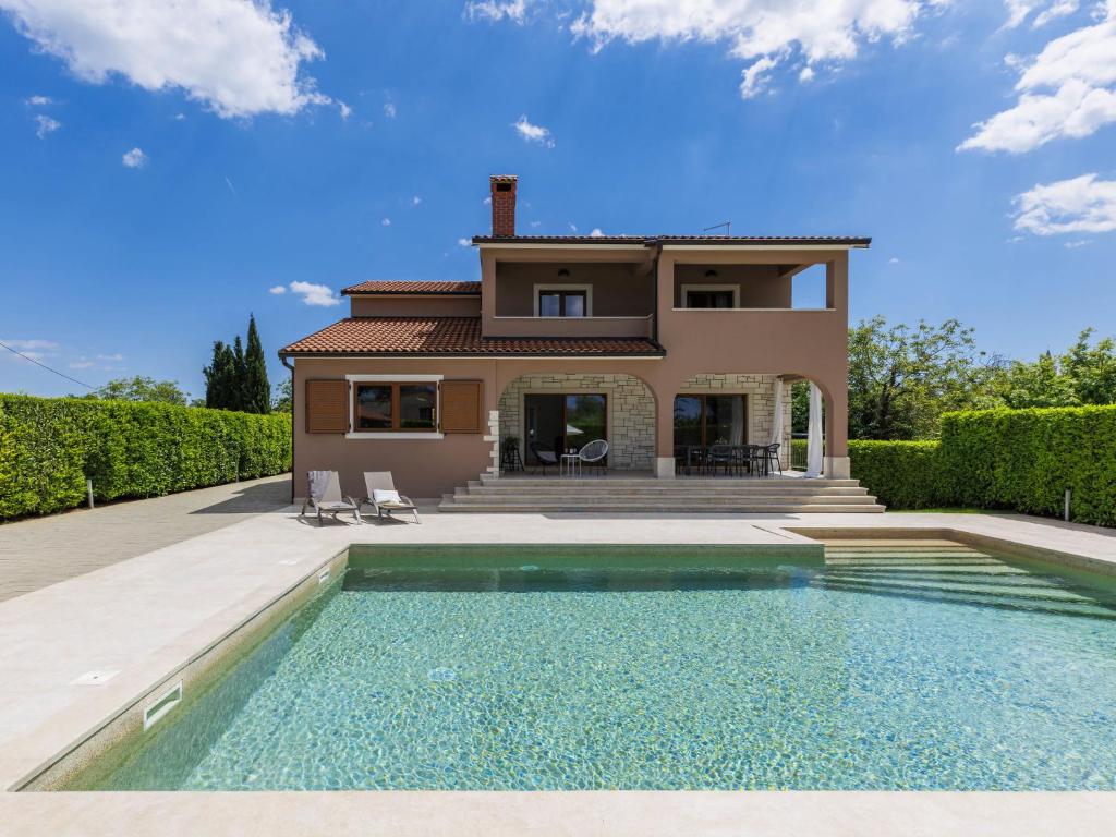 Bazén v ubytování Villa Anastasia by Interhome nebo v jeho okolí