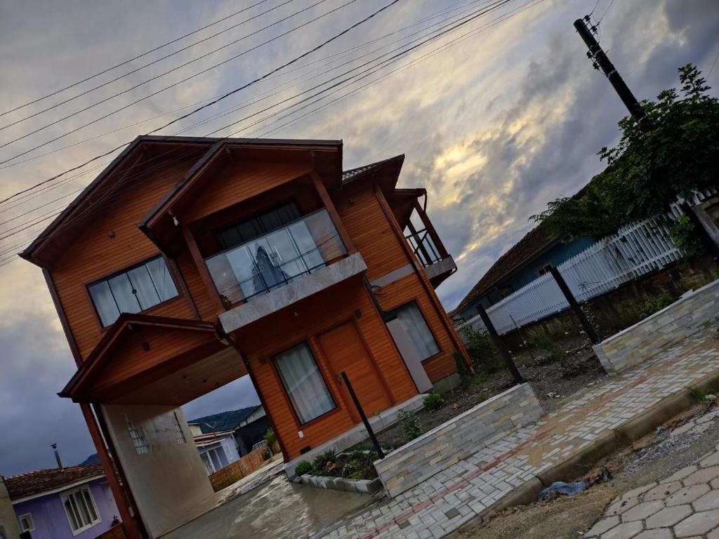 a wooden house on the side of a street at Urubici Maravilhas da Serra 2 in Urubici
