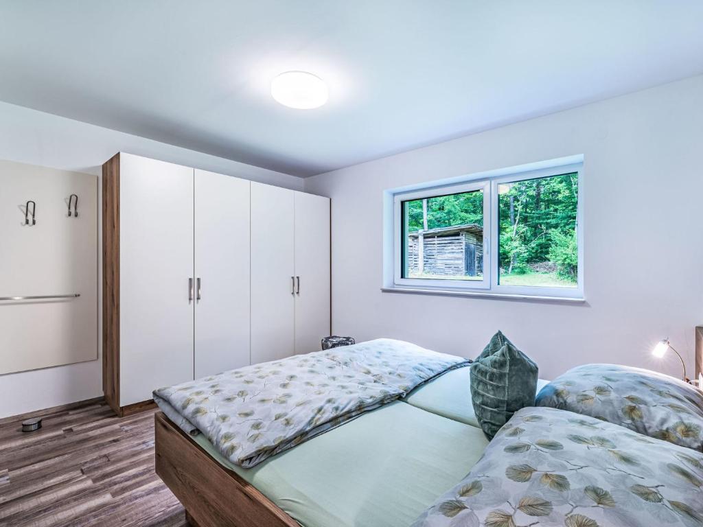 Postel nebo postele na pokoji v ubytování Holiday Home Sonnenteich-Haus by Interhome
