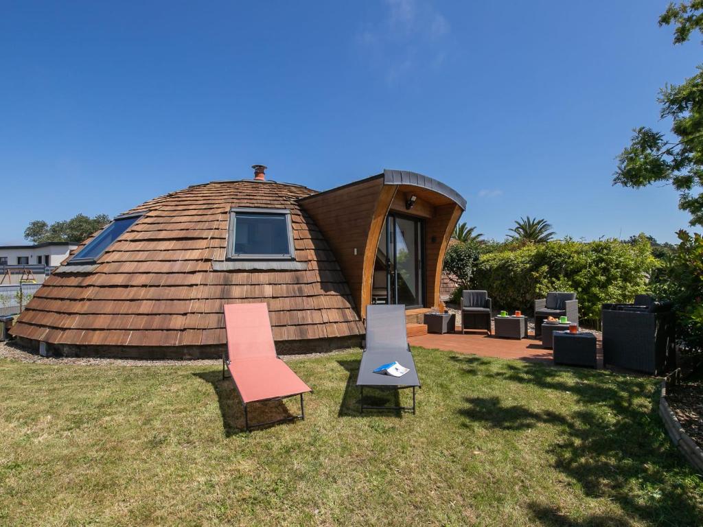 Zahrada ubytování Chalet Dôme du Ponant by Interhome