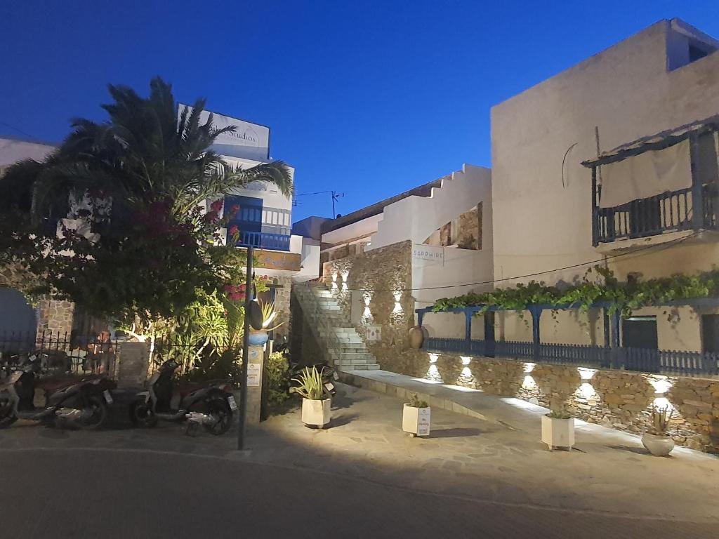 Sapphire Kythnos Suites