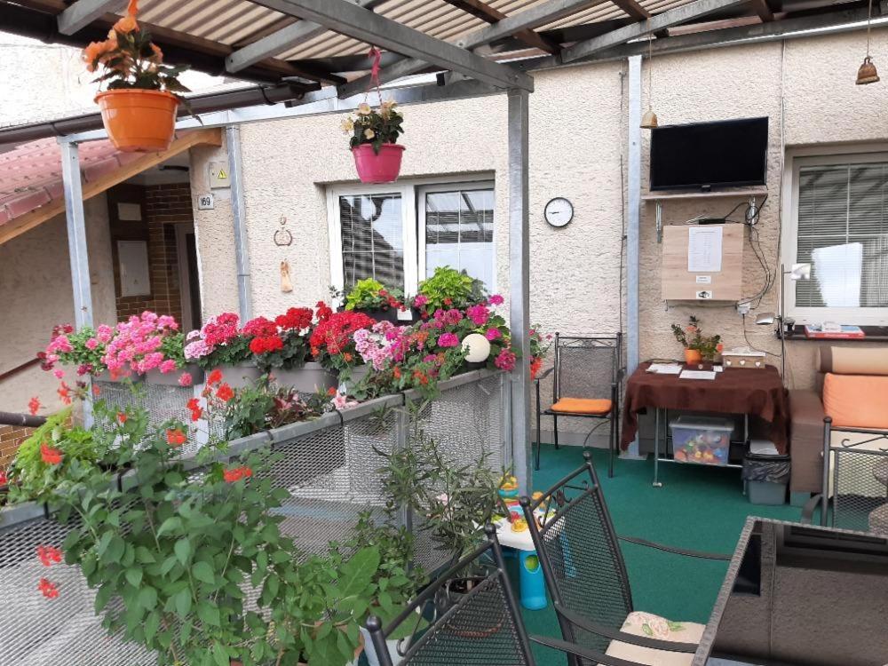 TV a/nebo společenská místnost v ubytování Apartmán LUKA