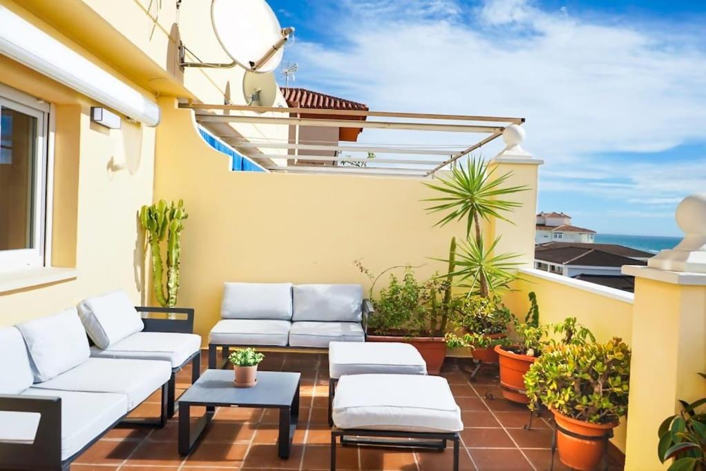 Un balcón o terraza de Espectacular ático en primera línea con vistas