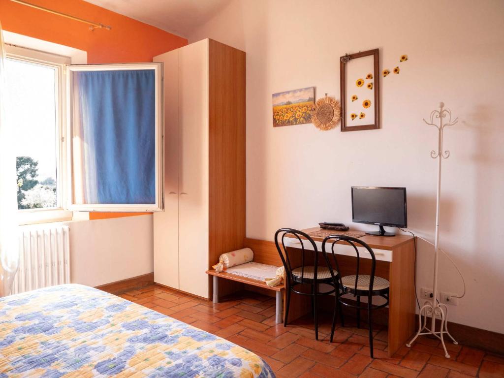 Televízia a/alebo spoločenská miestnosť v ubytovaní B&B Aesis La Dolce Collina