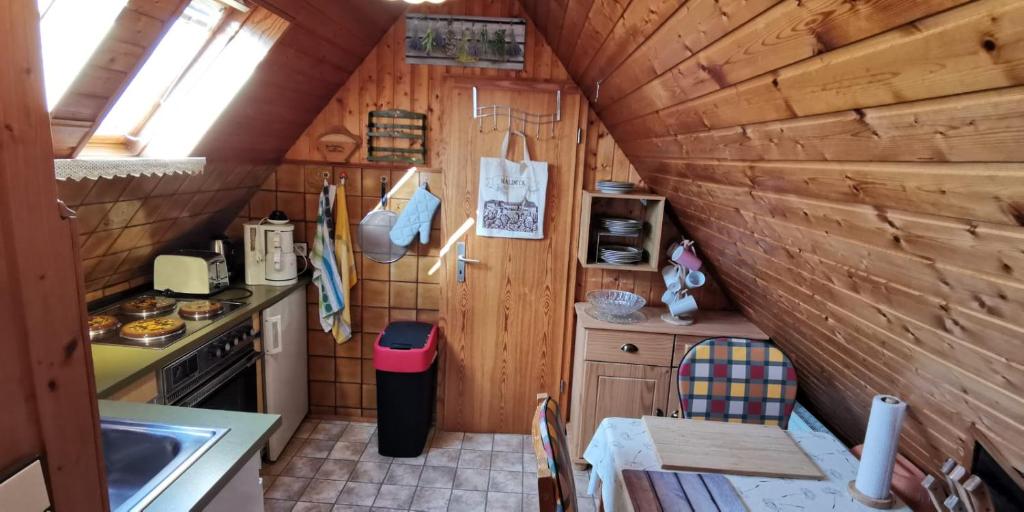 Kuchyň nebo kuchyňský kout v ubytování Ferienwohnungen Schloß-See-Bergblick