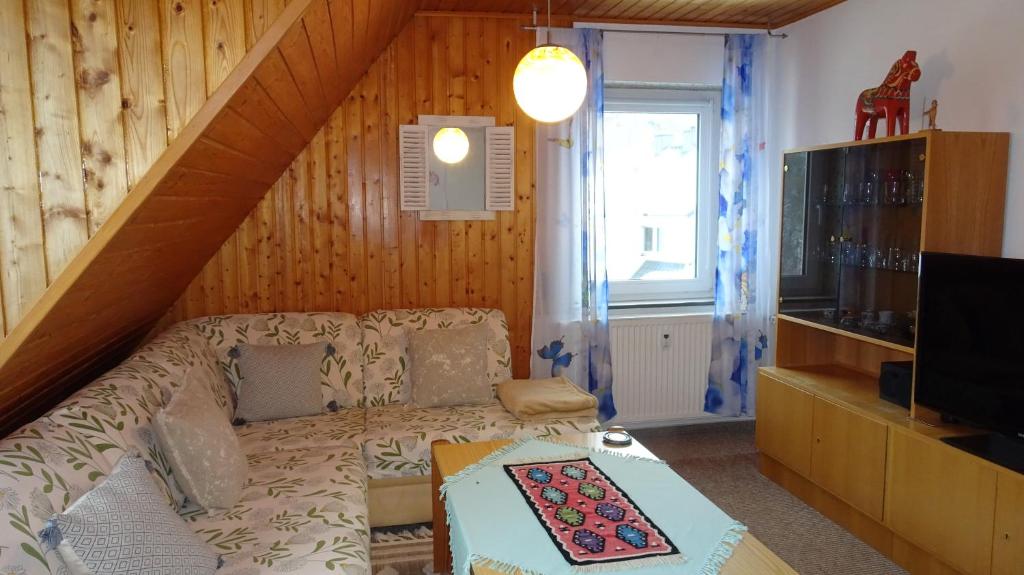 TV a/nebo společenská místnost v ubytování Ferienwohnungen Schloß-See-Bergblick