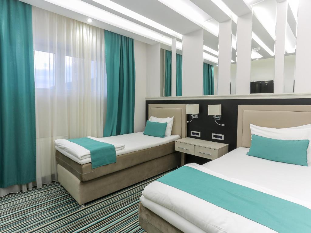 Postel nebo postele na pokoji v ubytování Hotel Prezident