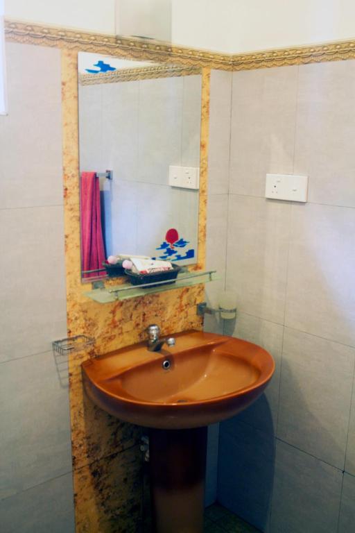 Tiny Royal Palace - 12