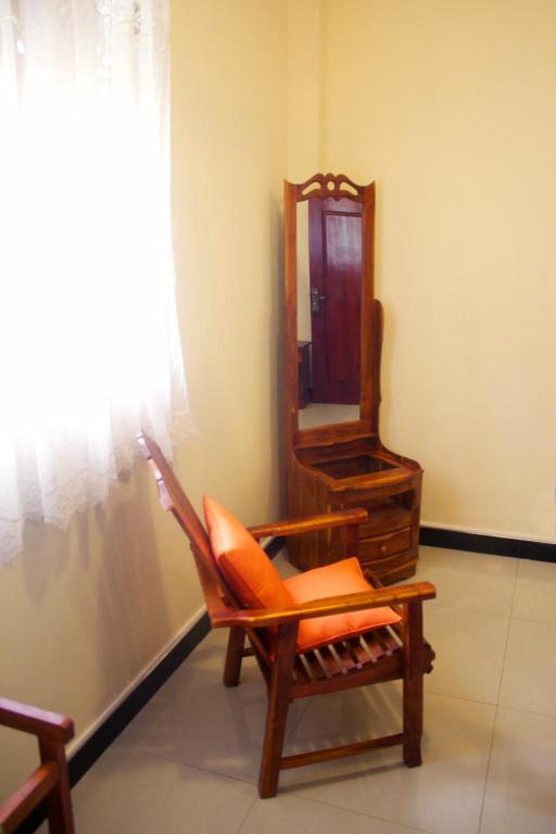 Tiny Royal Palace - 11