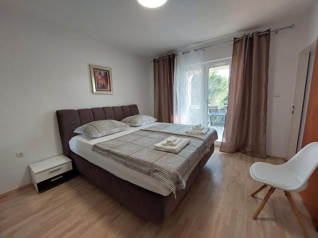Apartments with parking space Mundanije, Rab - 4953