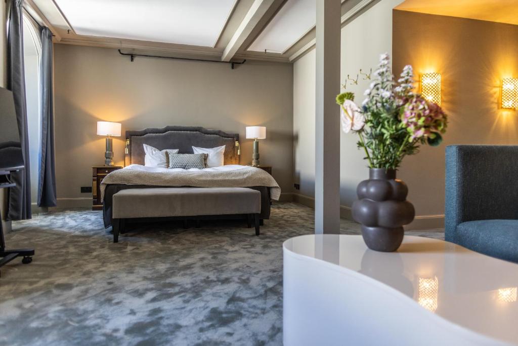Postel nebo postele na pokoji v ubytování Hotel Royal