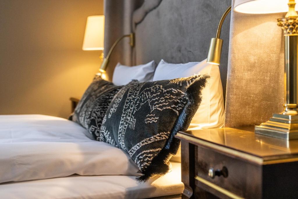 Postel nebo postele na pokoji v ubytování Hotel Royal