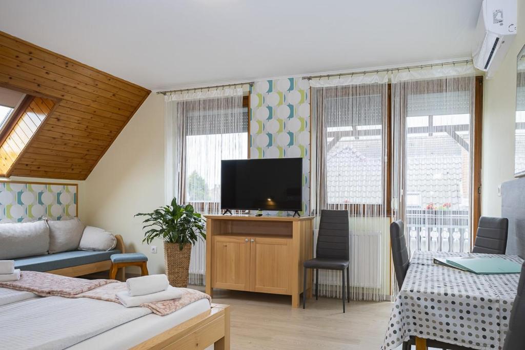 Ács Apartman - Two-Bedroom Apartment