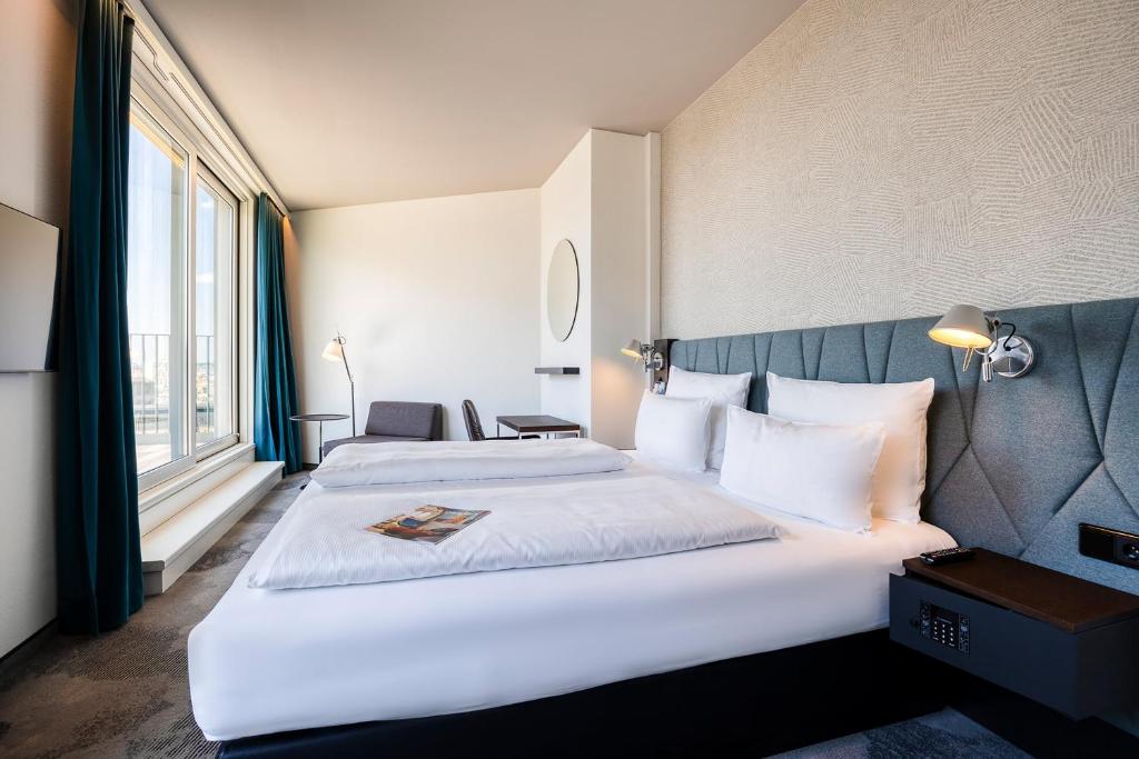 Postel nebo postele na pokoji v ubytování Motel One Brussels