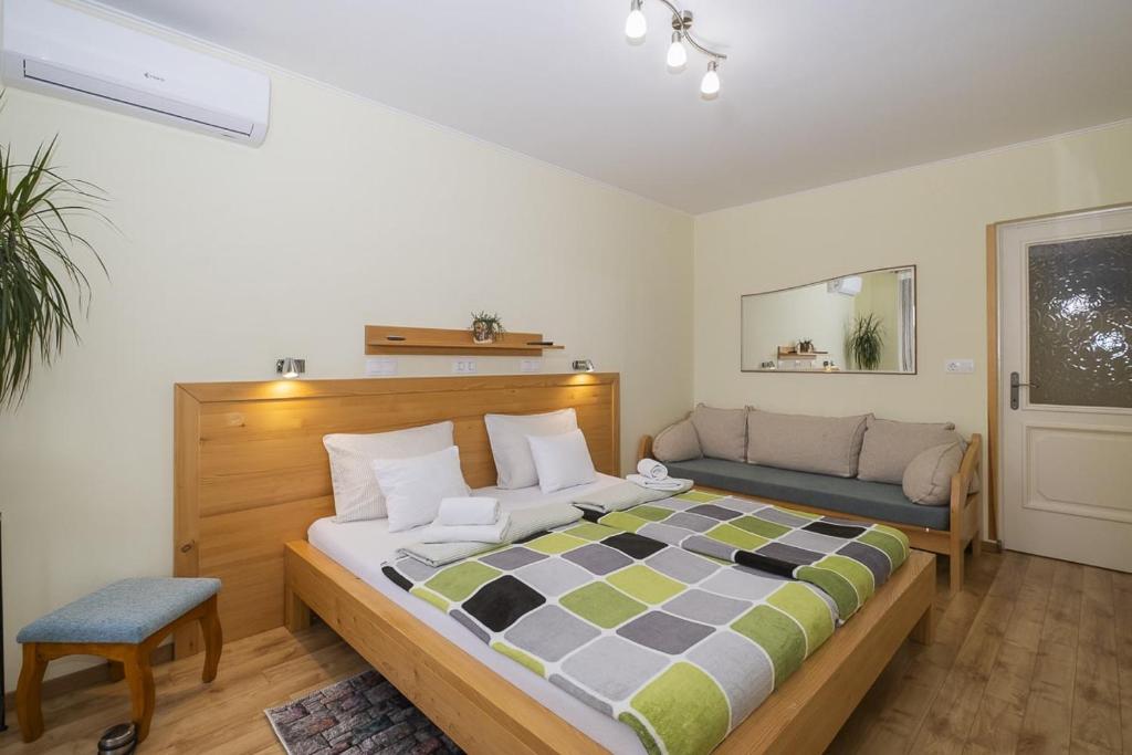 Ács Apartman - Apartment With Balcony
