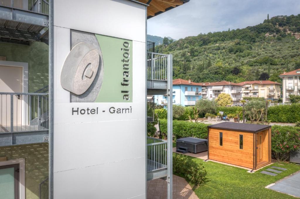 Nespecifikovaný výhled na hory nebo výhled na hory při pohledu z hotelu