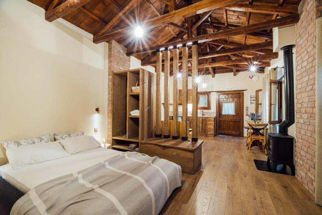 Postel nebo postele na pokoji v ubytování Karaiskos Agritourism Farm