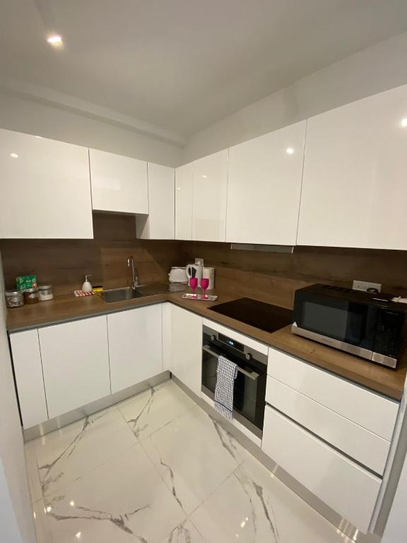 Kuchyň nebo kuchyňský kout v ubytování R1 Cosy Double Room in Msida Flat