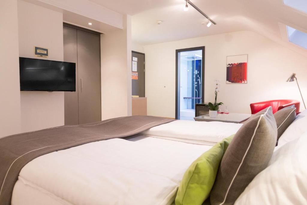 Postel nebo postele na pokoji v ubytování Hôtel Des Arts