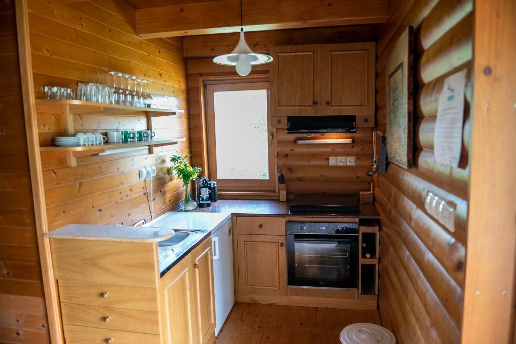 Kuchyň nebo kuchyňský kout v ubytování Hillside Cottage