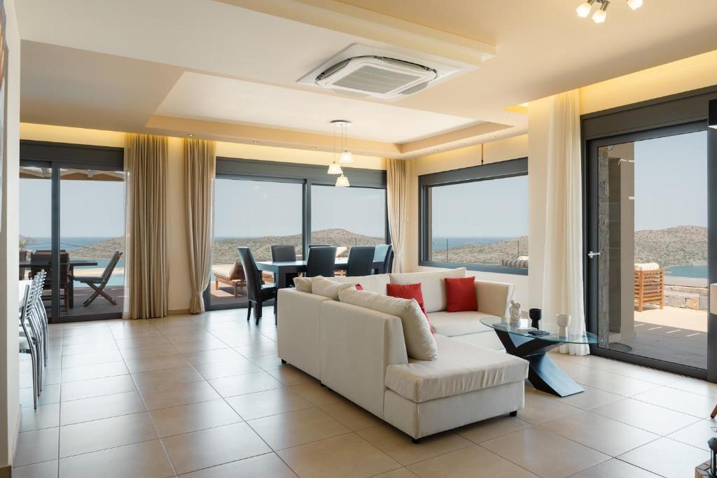 Posedenie v ubytovaní Elounda Panorama Villa
