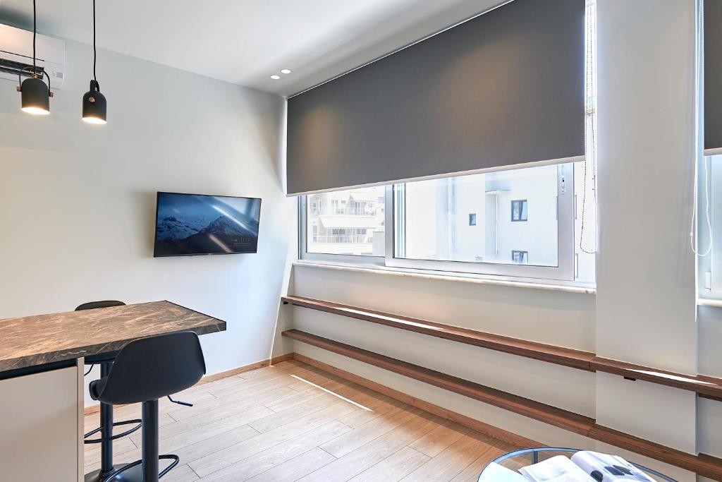 Suitetrails - City-Center Apartment in Vibrant Monastiraki, Athens
