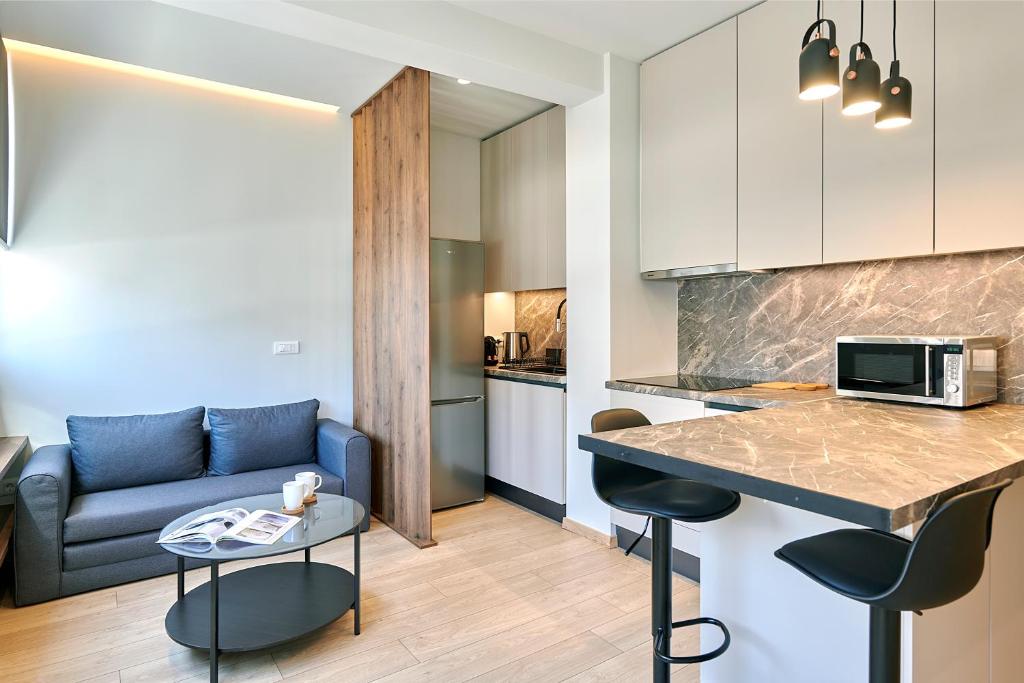 Suitetrails - City-Center Apartment in Vibrant Monastiraki, Athens