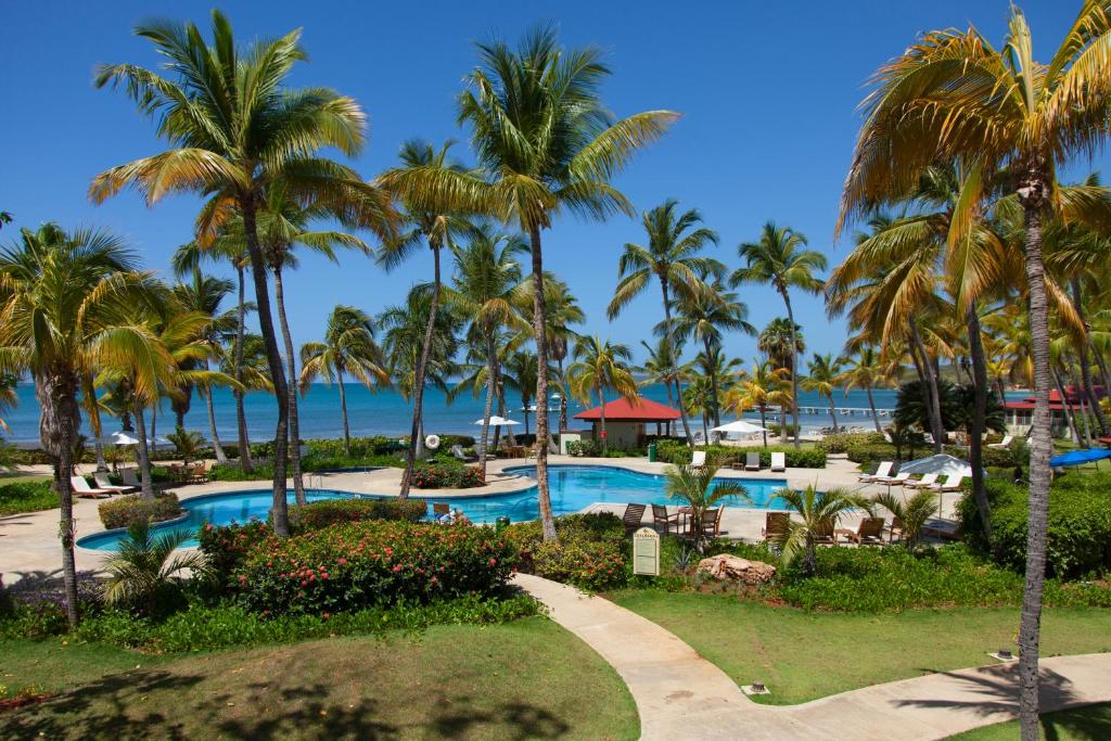 Bazén v ubytování Copamarina Beach Resort & Spa nebo v jeho okolí