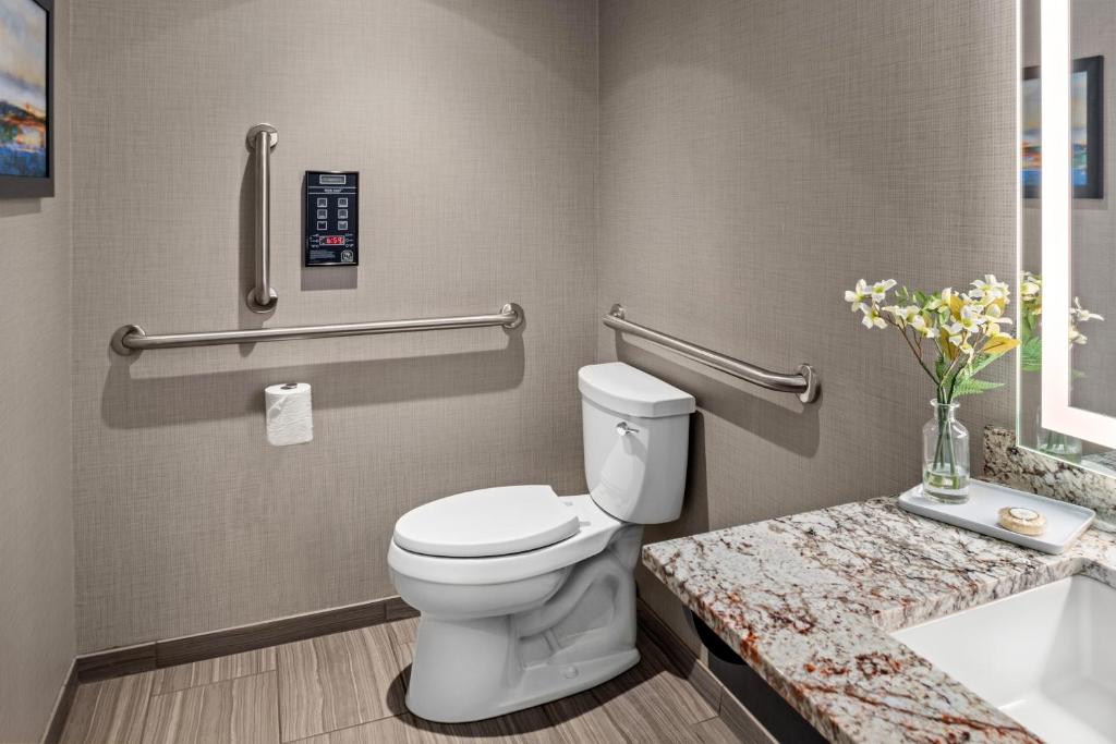 Mount Airy Casino Resort - Adults Only 21 Plus - Double Or Twin Room - Disability Access