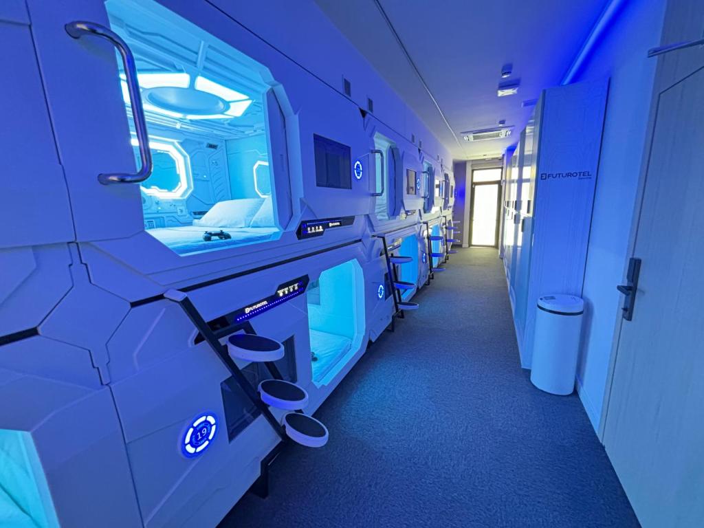 TV a/nebo společenská místnost v ubytování Futurotel Sevilla