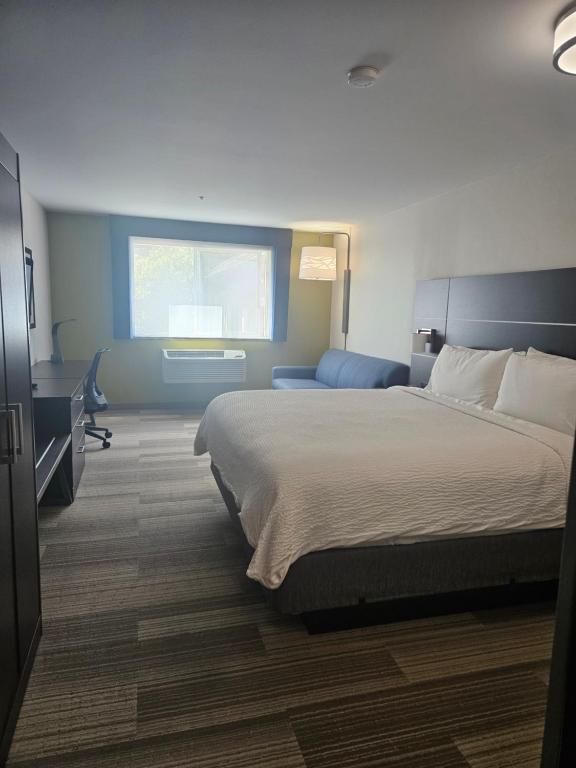 Holiday Inn Express Hotels & Suites Burlington by IHG - Habitación Estándar King