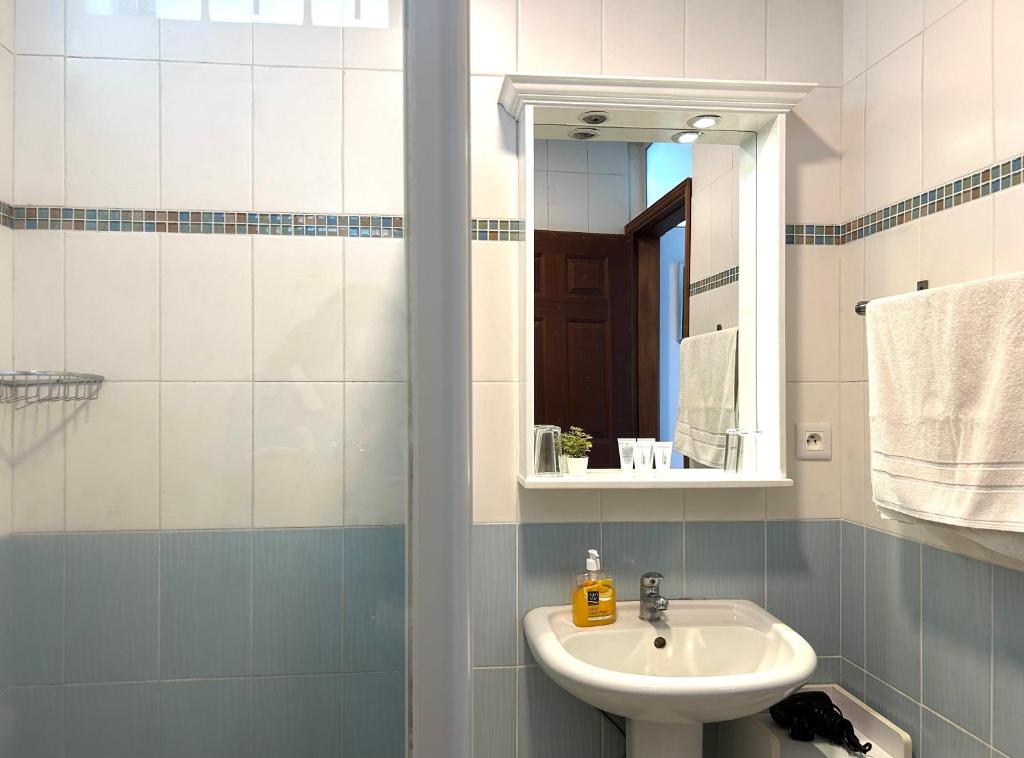 Blue Beryl Guest House - 15