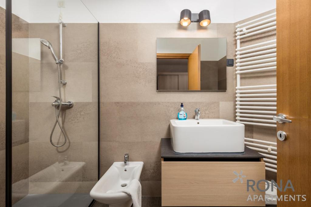 Kúpeľňa v ubytovaní Apartments Rona Erea Icici