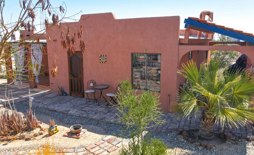 Το κτήριο όπου στεγάζεται  η παραθεριστική κατοικία