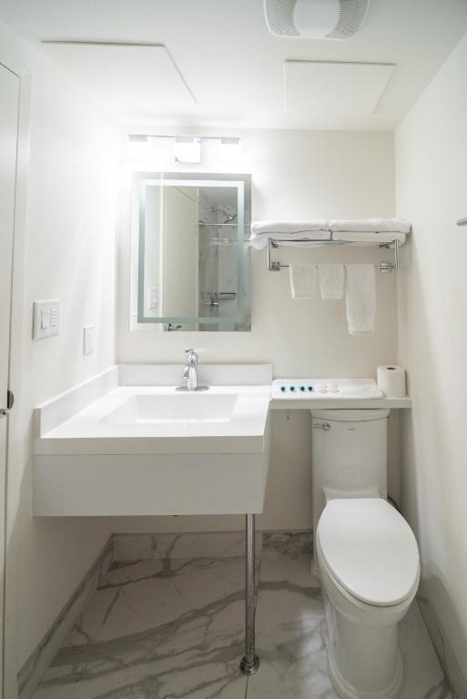 Diplomat Inn - Resim 9