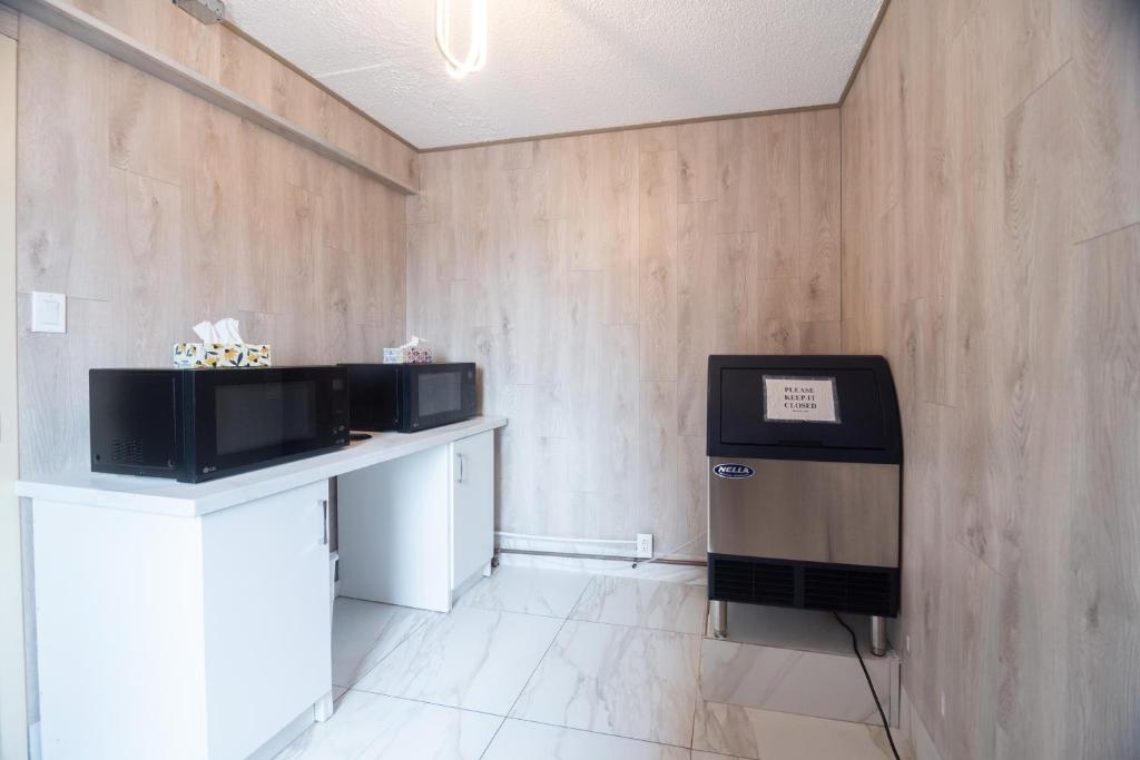 Diplomat Inn - Resim 16