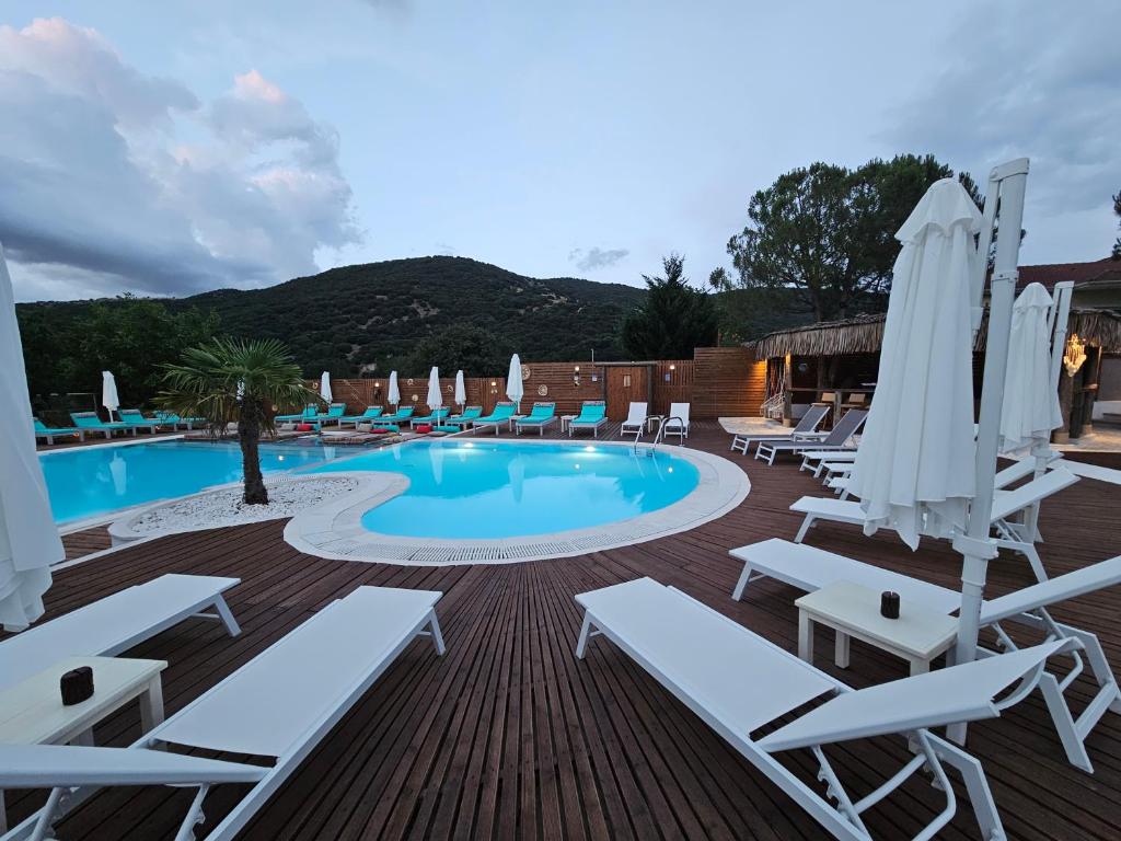 Bazén v ubytování Ioannina Camping- Glamping nebo v jeho okolí